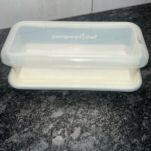 Ice cream cake maker. Inside dimensions are 9.5 x4. Make your own frozen treat!